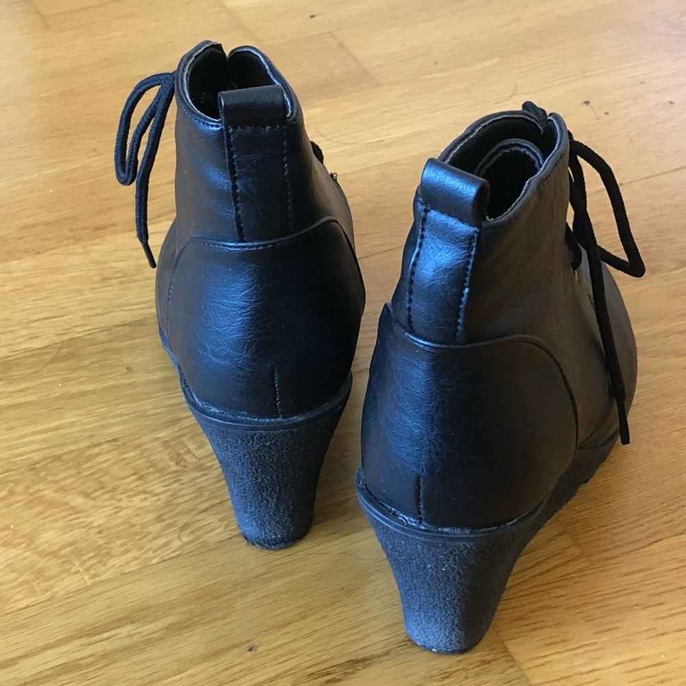 Boots - Picture 4 of 6